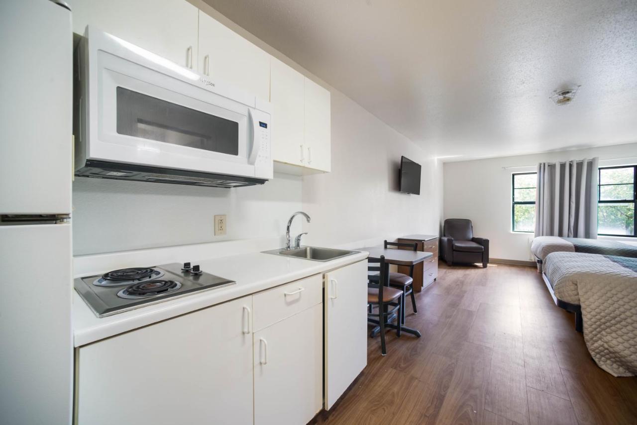 Hometowne Studios By Red Roof St. Louis - Airport/N Lindbergh Hazelwood Ngoại thất bức ảnh
